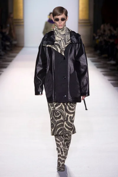 Look 15